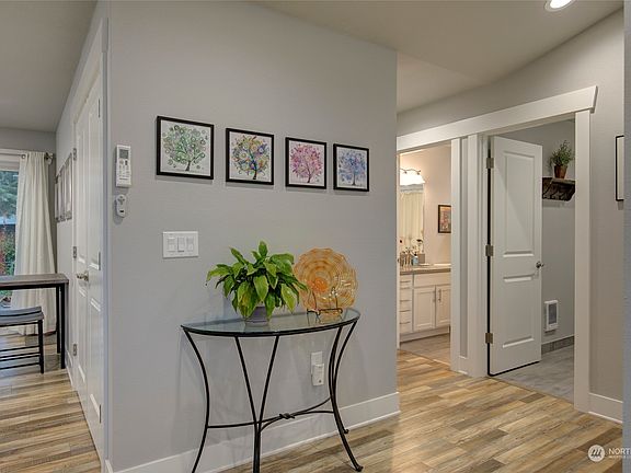 3rd image of 478 Canal Drive SE