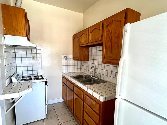 3rd image of 901 E Broadway #201