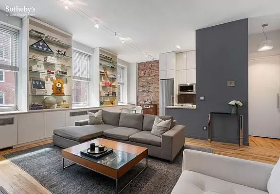 2nd image of 305 W 55th St #Ad