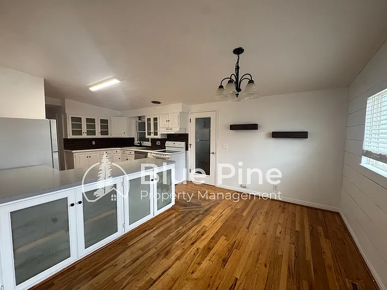 1861 Gallup St — Photo 4