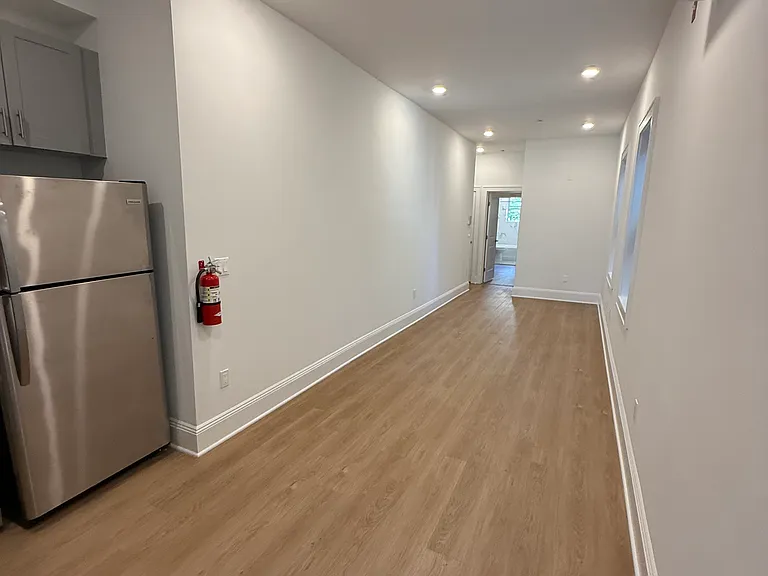 244 2nd St #2L — Photo 3