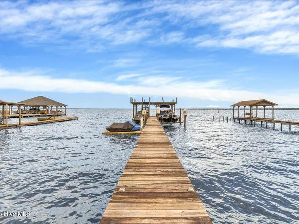 814 Canal Cove Road, Lake Waccamaw, NC 28450