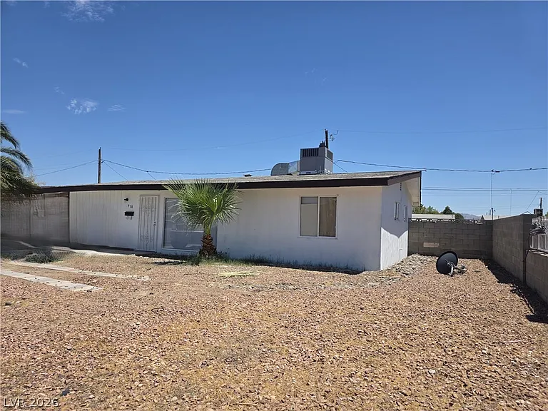 910 Magnolia Ave — Photo 2