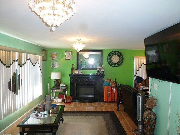 3rd image of 632 E Sibley Blvd