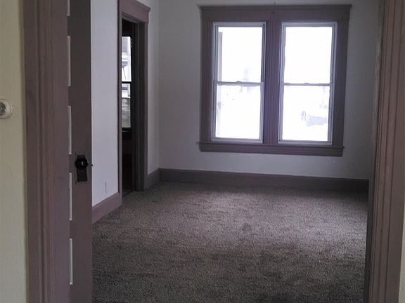 3rd image of 506 S Blackhawk Ave