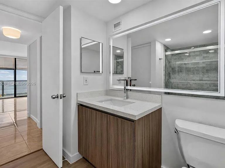 600 NE 36th St #1220 — Photo 29