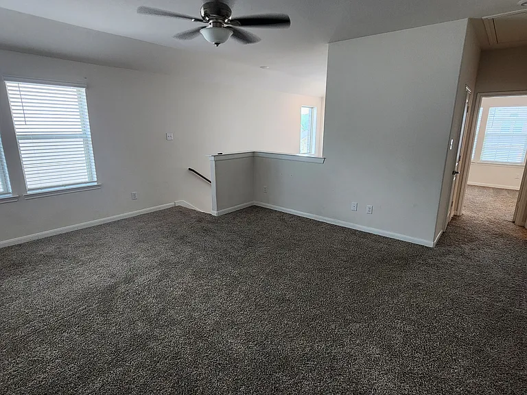3904 Oak Creek Cir — Photo 15