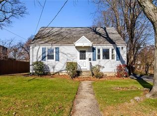 9 Saratoga Rd, White Plains, NY 10607