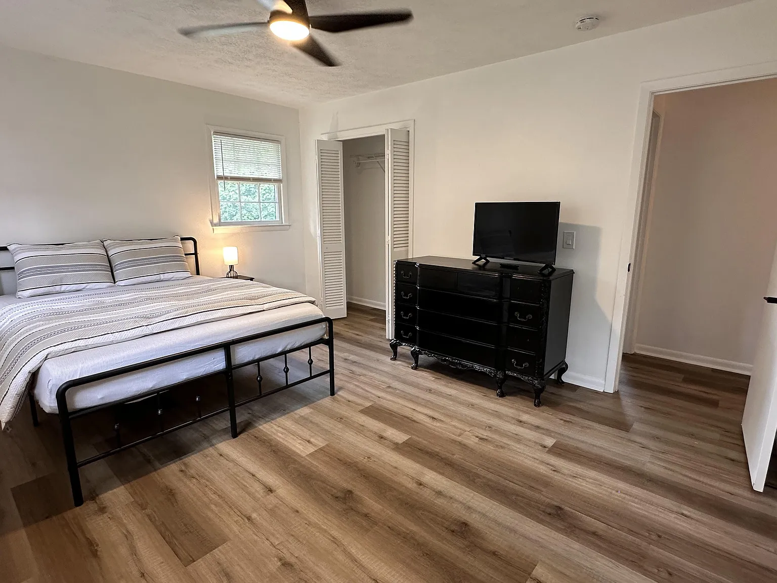 4 bed, 4.0 bath, 2100 sqft, $1,373 — Photo 2