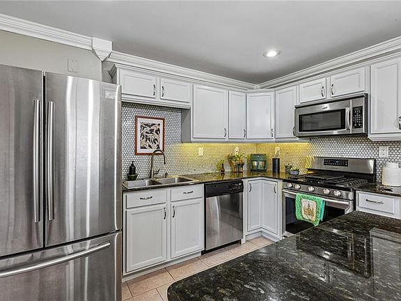 5th image of 1604 Thomas St