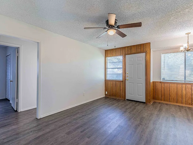 4910 Tennyson Dr — Photo 5