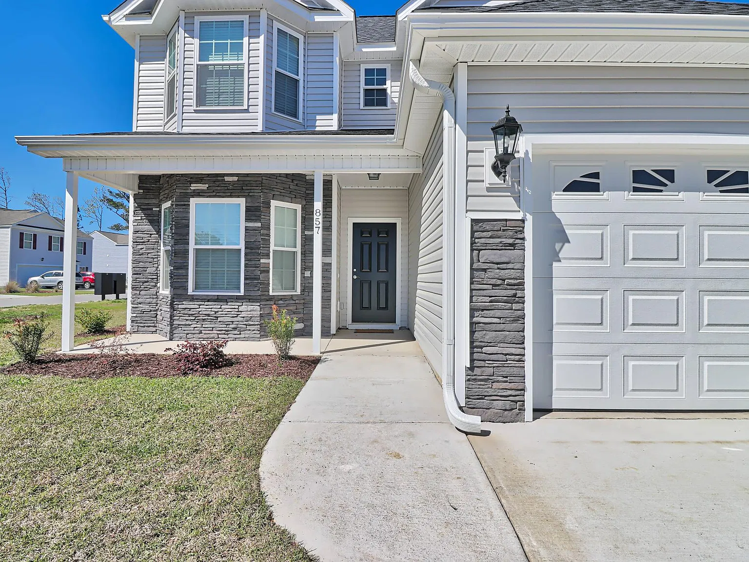4 bed, 2.5 bath, 1734 sqft, $2,195 — Photo 4