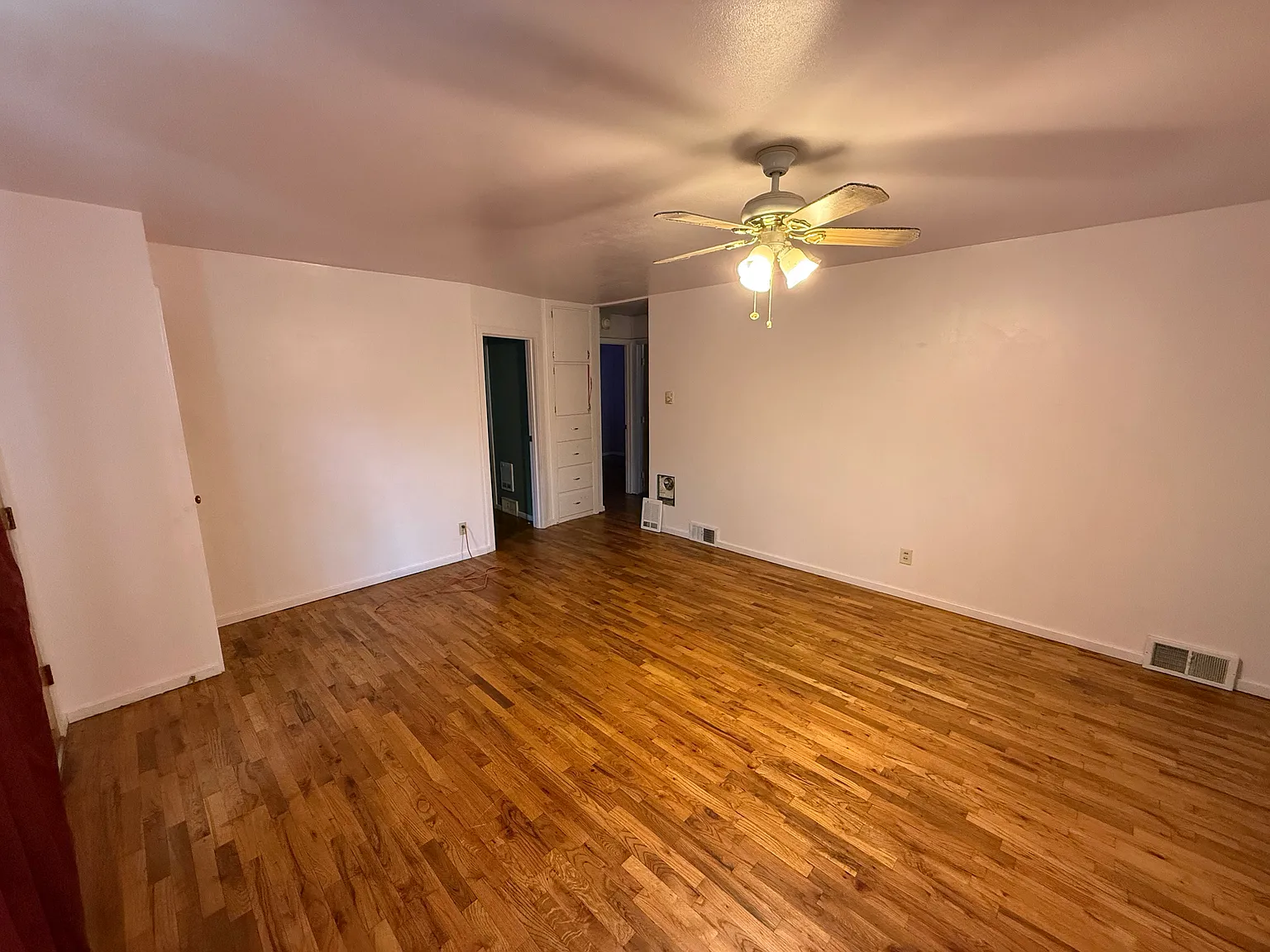 3 bed, 1092 sqft, $1,600 — Photo 3