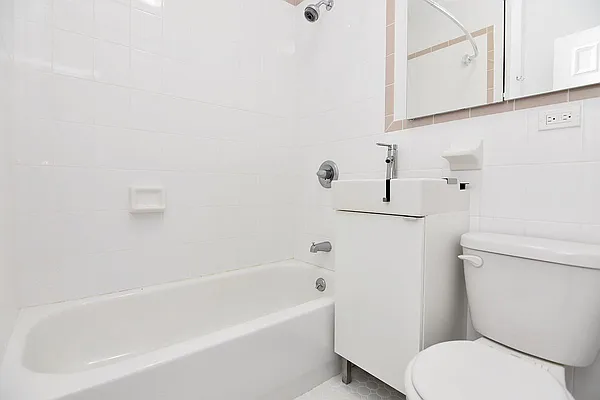 Rented by Bohemia Realty Group | media 16