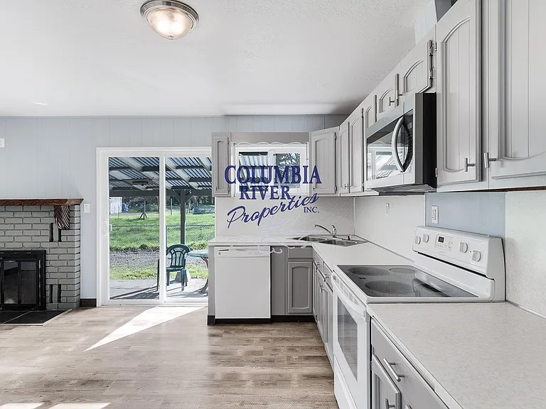 22213 NE 37th Ave — Photo 16