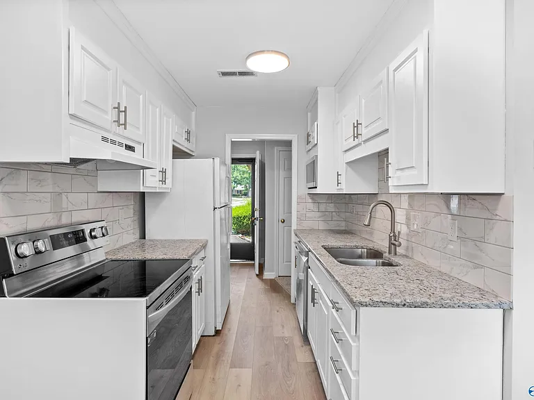1008 Fieldstone Ct SE — Photo 7