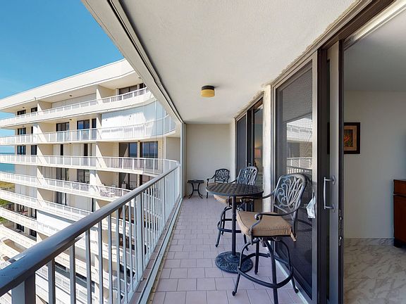 5th image of 320 Seaview Ct APT 1805