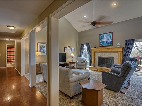 4th image of 8014 Summit St