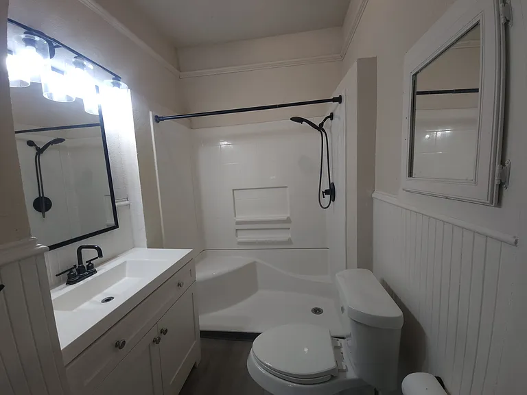 1138 W Magnolia Ave — Photo 16