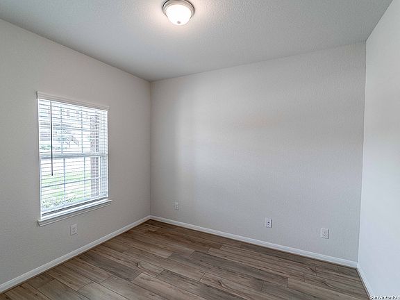 2nd image of 307 Bobwhite Way