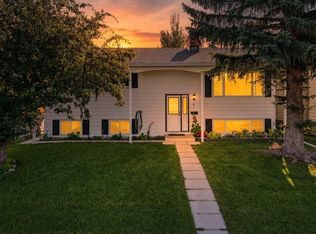 7 W Halman Cres, Red Deer, AB T4N6J9