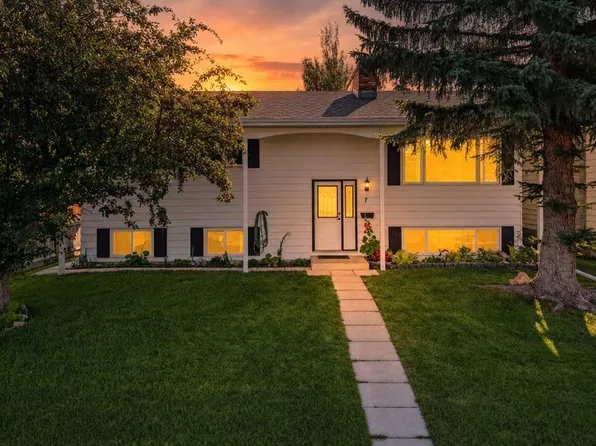 7 W Halman Cres, Red Deer, AB T4N 6J9