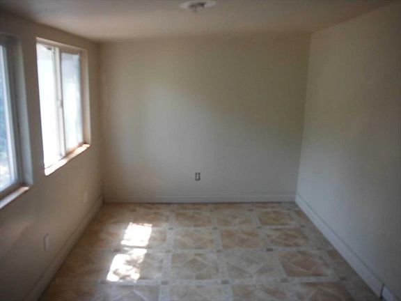 5th image of 444 E Debs Pl