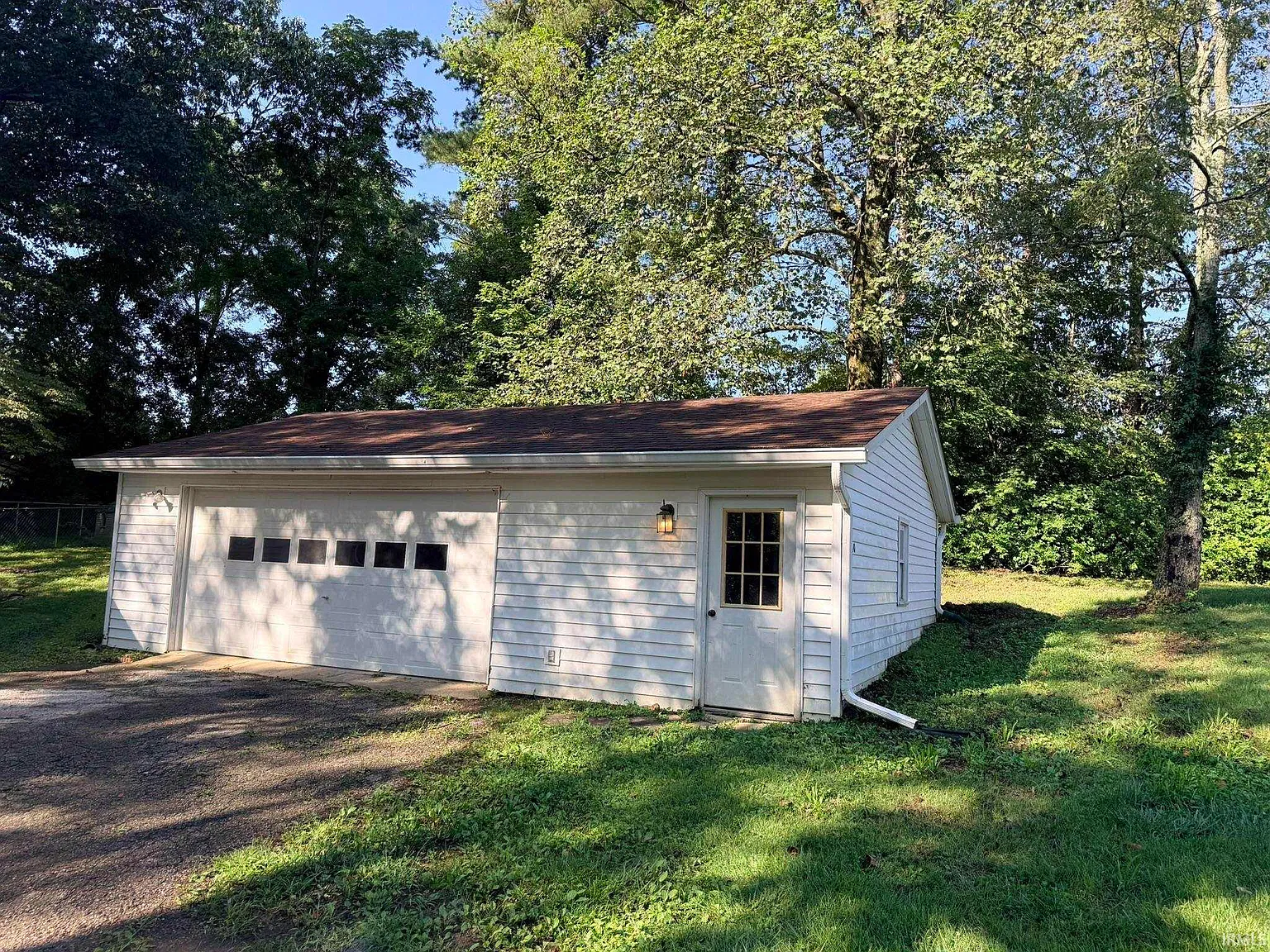 5 bed, 1.5 bath, 2055 sqft, $2,050 — Photo 4