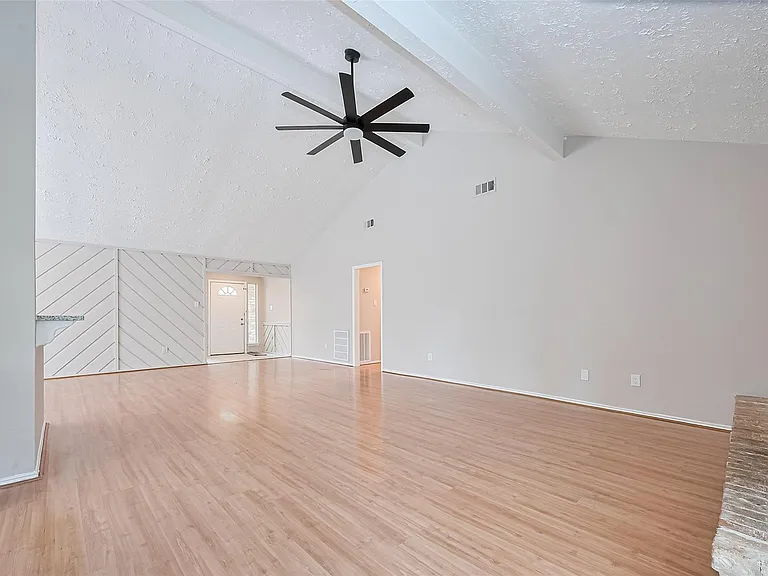 2606 Lexington Woods Dr — Photo 17