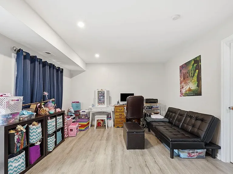 198 Village Dr — Photo 18