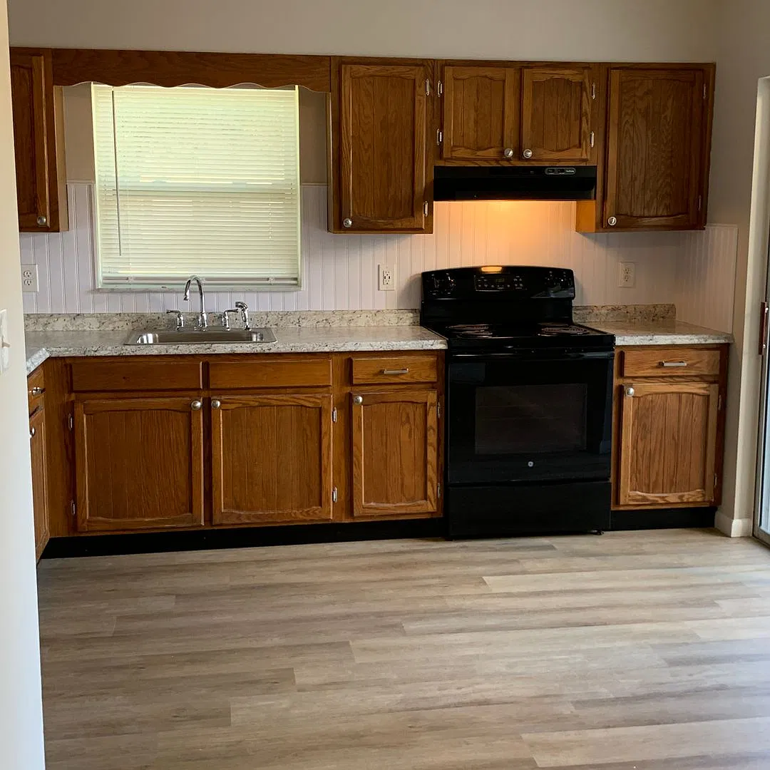 2 Bedroom 1.5 Bath 2 Story Townhouse — Photo 2