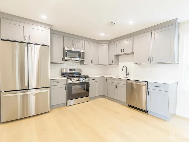 450 Packer Pl #2 — Photo 5