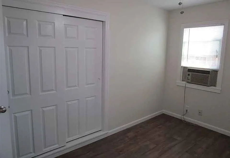 1114 Iowa Ave — Photo 4