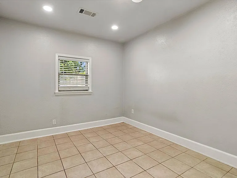 3800 Atlas Dr — Photo 13