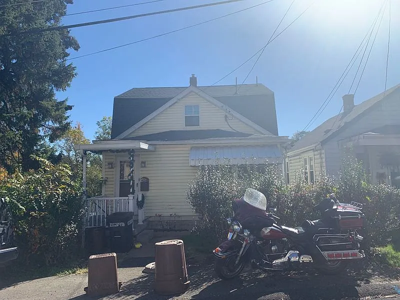 811 Florence Ave photo 1