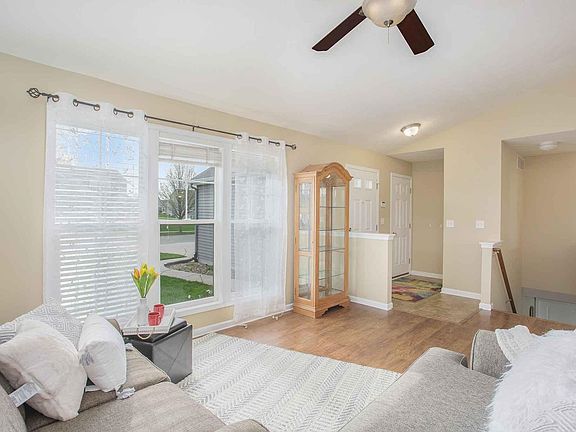 5th image of 7915 High Knoll Dr SE