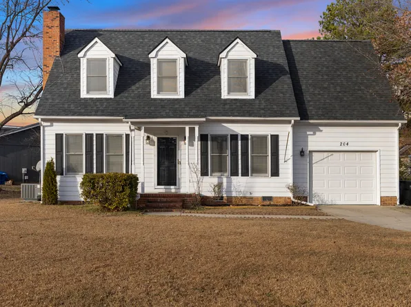 204 Rainham Ct, Fayetteville, NC 28314