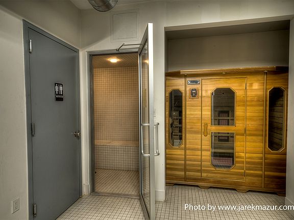 3rd image of 372 15th St APT 1A