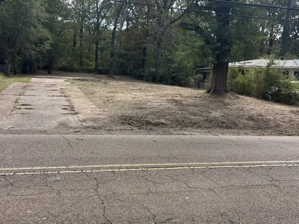 2944 Oak Forest Dr, Jackson, MS 39212