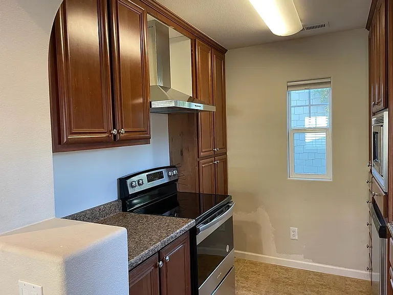 113 Lucy Ln — Photo 3