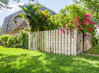 202 Woodland Rd, Palm Springs, FL 33461