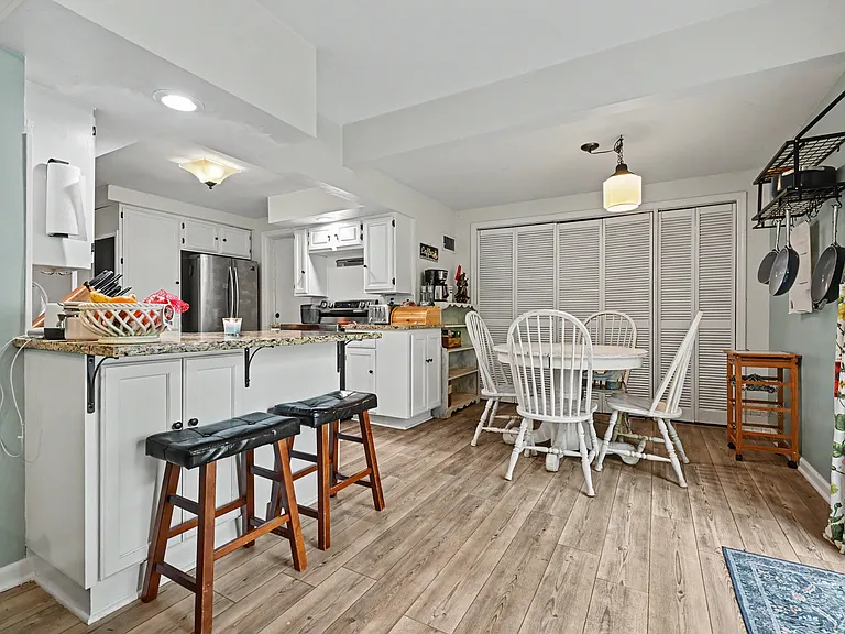 7921 Madison Ave — Photo 12