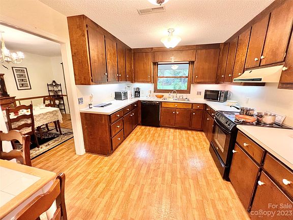4th image of 707 Pennell St NE