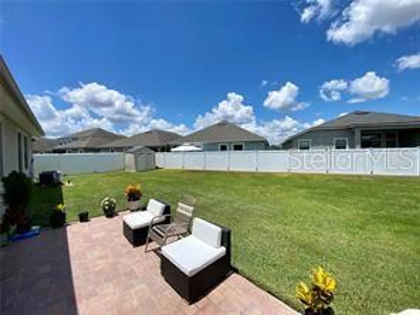 Stunning 4 bedrooms 3 bathroom home in sought after gated community! — Photo 3