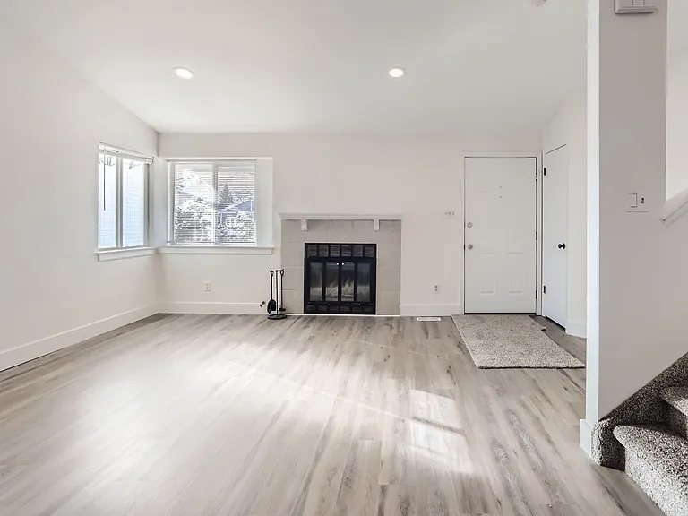 2046 Sumac St — Photo 7