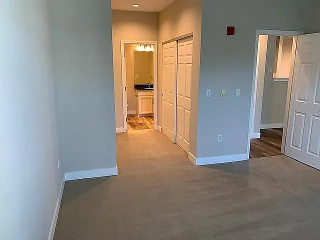 3x2 / 1240 sf - Master Bedroom