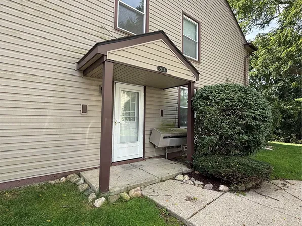 2157 Park Place Dr #4, Walled Lake, MI 48390