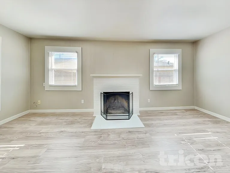6335 40th Ave — Photo 3