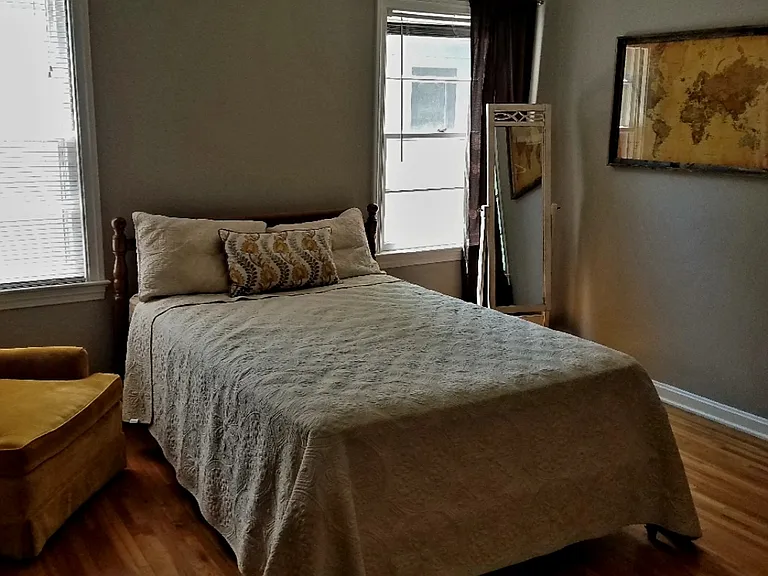 129 N Broadview Ave — Photo 15