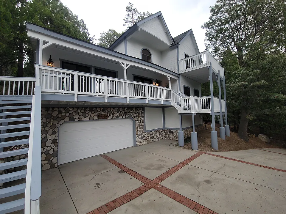 27564 Cedarwood Dr